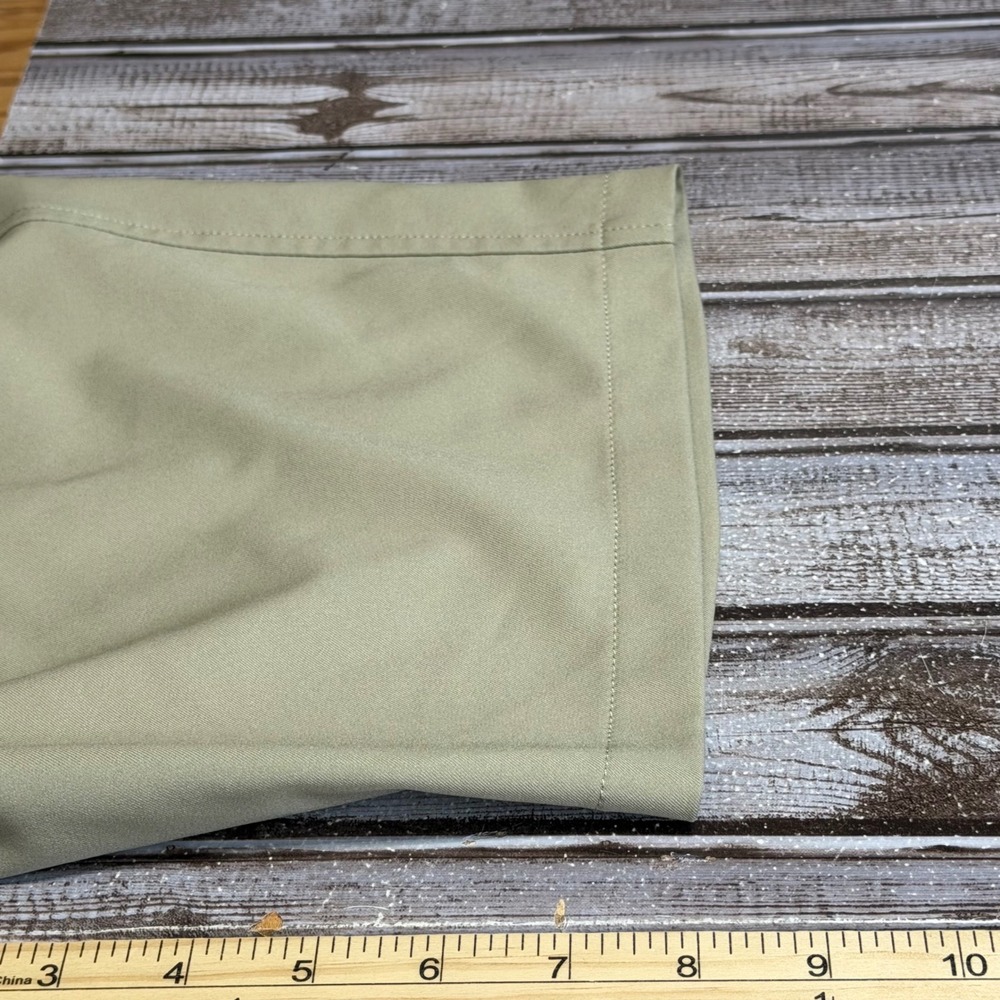Under Armour Golf Shorts Kids Size YLG Tan Performance Flat Front - Picture 7 of 7
